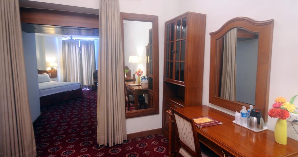 Hotel Jaipur Palace Стая снимка